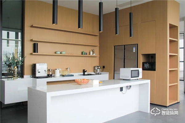 VOC智能辦公樣板領(lǐng)先行業(yè),探秘“新基建”賦能的“智慧工廠” VOC智能辦公樣板領(lǐng)先行業(yè),探秘“新基建”賦能的“智慧工廠”