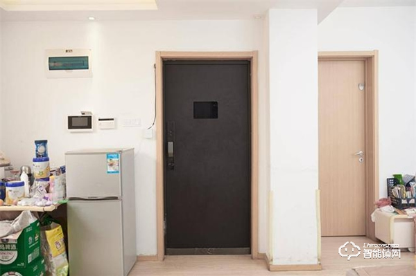 一個(gè)門重85KG，小米有品上架，嵌入式智能鎖，自帶10寸屏