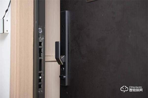 一個(gè)門重85KG，小米有品上架，嵌入式智能鎖，自帶10寸屏