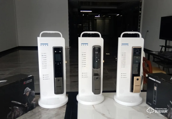 皇家金盾人臉鎖與安樂(lè)窩服務(wù)平臺(tái)達(dá)成戰(zhàn)略合作,強(qiáng)強(qiáng)聯(lián)手共建智慧家庭生態(tài)鏈 皇家金盾人臉鎖與安樂(lè)窩服務(wù)平臺(tái)達(dá)成戰(zhàn)略合作,強(qiáng)強(qiáng)聯(lián)手共建智慧家庭生態(tài)鏈