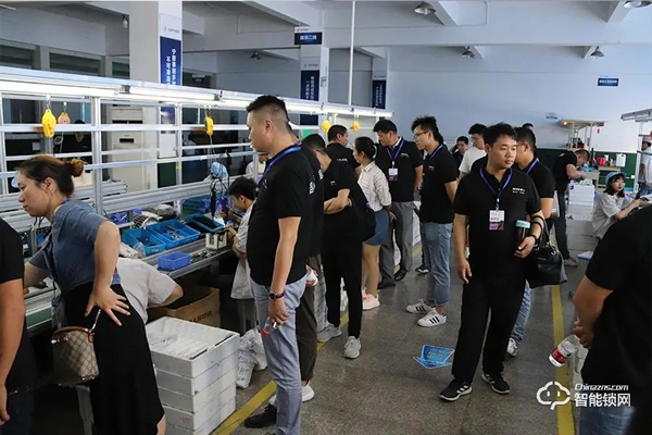 “隱貴房企”升龍集團(tuán)蒞臨超人科技參觀考察