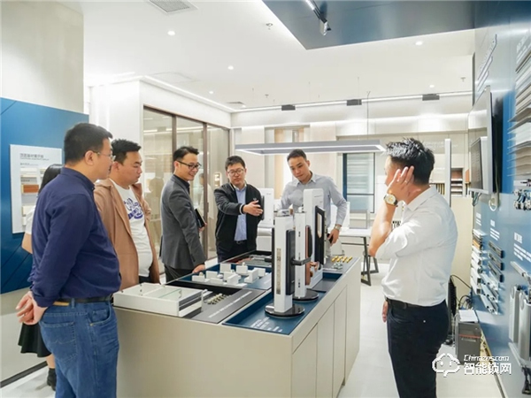 強(qiáng)強(qiáng)聯(lián)合,共創(chuàng)輝煌 | 龍湖地產(chǎn)高層到訪頂固,共謀未來深度發(fā)展 強(qiáng)強(qiáng)聯(lián)合,共創(chuàng)輝煌 | 龍湖地產(chǎn)高層到訪頂固,共謀未來深度發(fā)展