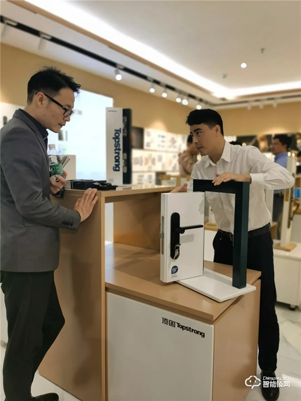 強(qiáng)強(qiáng)聯(lián)合,共創(chuàng)輝煌 | 龍湖地產(chǎn)高層到訪頂固,共謀未來深度發(fā)展 強(qiáng)強(qiáng)聯(lián)合,共創(chuàng)輝煌 | 龍湖地產(chǎn)高層到訪頂固,共謀未來深度發(fā)展