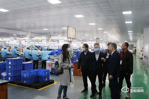 佳兆業科創集團領導一行蒞臨櫻花智能鎖參觀考察