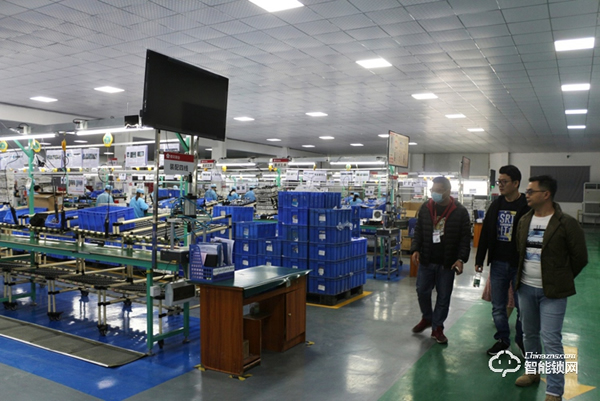 卓譽投資集團領導一行蒞臨櫻花智能鎖參觀考察 卓譽投資集團領導一行蒞臨櫻花智能鎖參觀考察