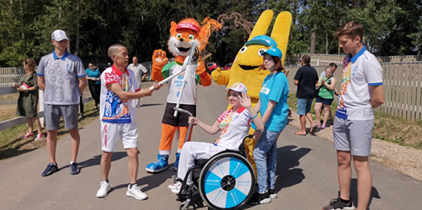 楊格智能鎖贊助戶外真人秀《勇者向前沖》，春節期間登錄多家衛視