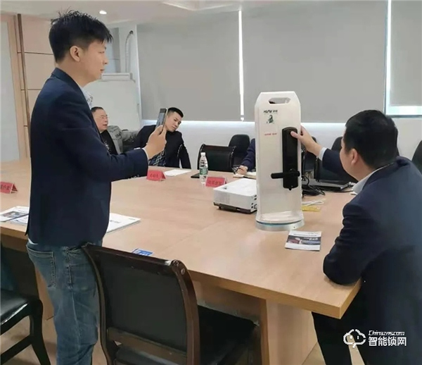 初到科技領導一行蒞臨科裕智能鎖參觀交流 初到科技領導一行蒞臨科裕智能鎖參觀交流