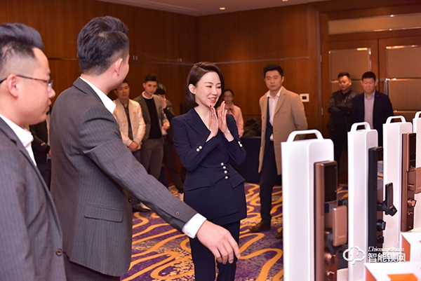 行業(yè)首創(chuàng)升降攝像頭3D人臉鎖發(fā)布 簽約九球天后潘曉婷------格里維爾以質(zhì)量為核心理念開啟2021新篇章 行業(yè)首創(chuàng)升降攝像頭3D人臉鎖發(fā)布 簽約九球天后潘曉婷------格里維爾以質(zhì)量為核心理念開啟2021新篇章