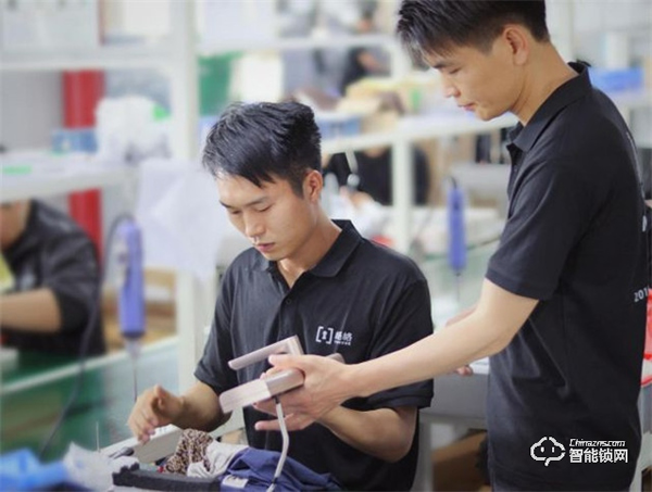 楊格鎖業(yè)酒店鎖上海酒店展大放異彩,宣告酒店入住“看臉時代”到來 楊格鎖業(yè)酒店鎖上海酒店展大放異彩,宣告酒店入住“看臉時代”到來