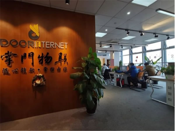 掌門物聯(lián)聯(lián)網(wǎng)型智能門鎖全新產品理念亮相CCLE2021后勤展,人氣爆棚! 掌門物聯(lián)聯(lián)網(wǎng)型智能門鎖全新產品理念亮相CCLE2021后勤展,人氣爆棚!