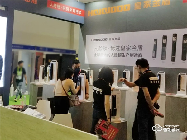 云南建博會第一天 皇家金盾人臉鎖憑實力“撩”人 云南建博會第一天 皇家金盾人臉鎖憑實力“撩”人