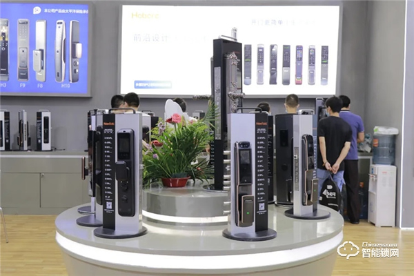 弘博匯新品5+1亮相建博會,兩大政策售后無憂 弘博匯新品5+1亮相建博會,兩大政策售后無憂