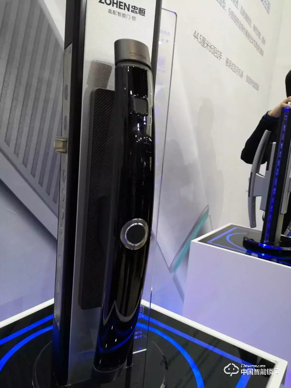 近百個(gè)智能鎖品牌上海建博會(huì)爭奇斗艷,這些新技術(shù)和黑科技成關(guān)注焦點(diǎn) 近百個(gè)智能鎖品牌上海建博會(huì)爭奇斗艷,這些新技術(shù)和黑科技成關(guān)注焦點(diǎn)