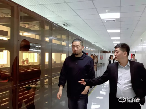 堅朗海貝斯用心打磨產品、皇家金盾年產能達40萬、銳吉將攜多款魔鏡亮相建博會 堅朗海貝斯用心打磨產品、皇家金盾年產能達40萬、銳吉將攜多款魔鏡亮相建博會