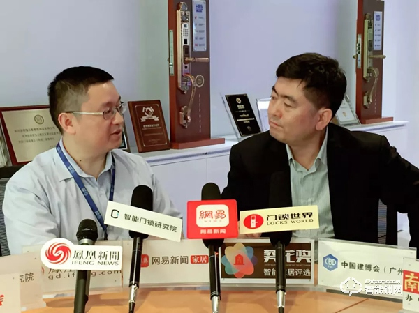 堅朗海貝斯用心打磨產品、皇家金盾年產能達40萬、銳吉將攜多款魔鏡亮相建博會 堅朗海貝斯用心打磨產品、皇家金盾年產能達40萬、銳吉將攜多款魔鏡亮相建博會