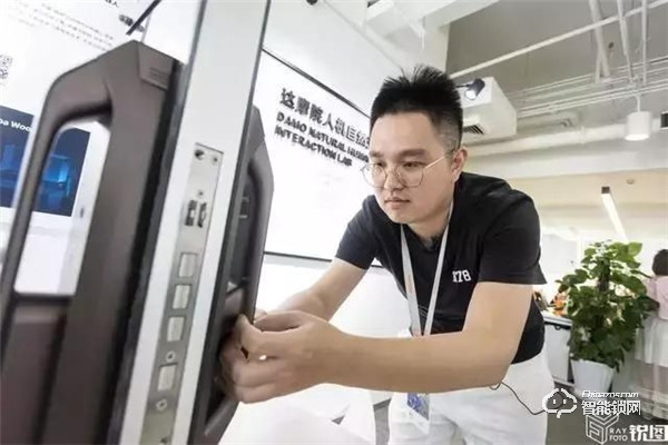 3500個(gè)品牌混戰(zhàn)智能鎖市場(chǎng),小米、360入局,誰能笑到最后? 3500個(gè)品牌混戰(zhàn)智能鎖市場(chǎng),小米、360入局,誰能笑到最后?