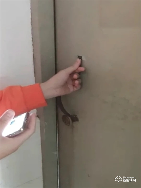 理工男將宿舍門鎖改成智能鎖:支持指紋聲控和app控制 理工男將宿舍門鎖改成智能鎖:支持指紋聲控和app控制