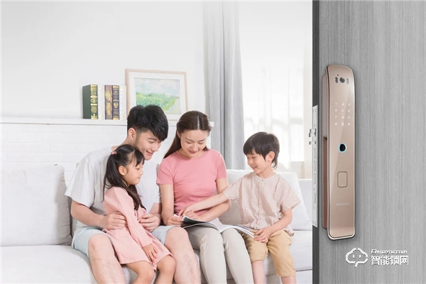 越來(lái)越多的新房裝修選擇安裝『智能鎖』?今天告訴你為什么 越來(lái)越多的新房裝修選擇安裝『智能鎖』?今天告訴你為什么