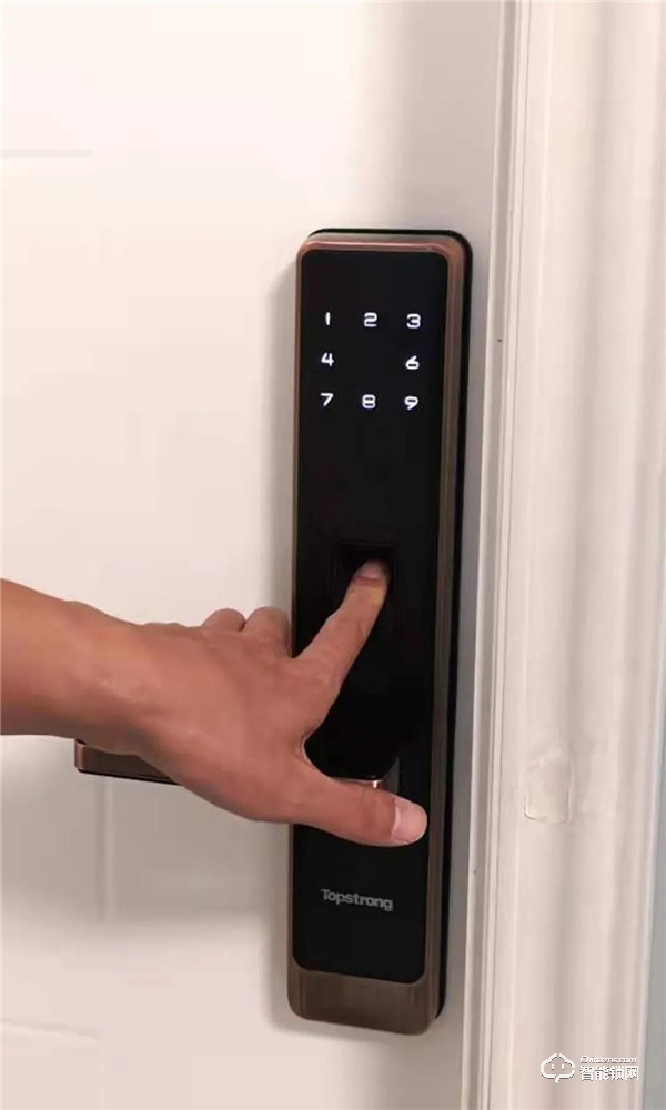 指靜脈智能鎖,讓老太太也愛開門的一把鎖! 指靜脈智能鎖,讓老太太也愛開門的一把鎖!