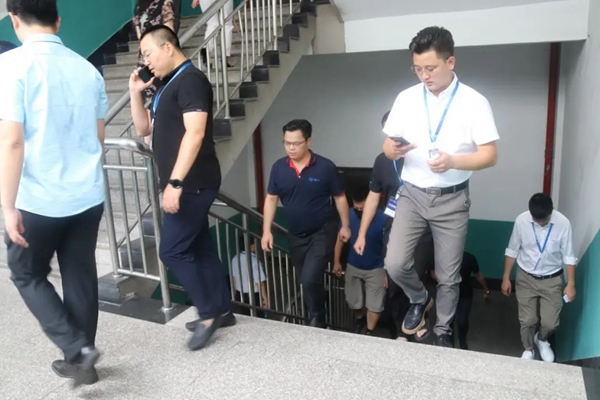 “隱貴房企”升龍集團(tuán)蒞臨超人科技參觀考察 “隱貴房企”升龍集團(tuán)蒞臨超人科技參觀考察