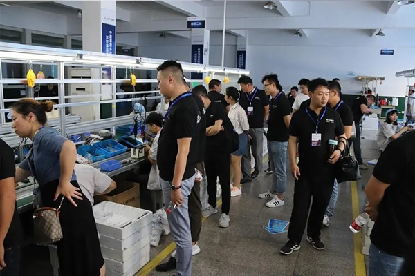 “隱貴房企”升龍集團(tuán)蒞臨超人科技參觀考察 “隱貴房企”升龍集團(tuán)蒞臨超人科技參觀考察