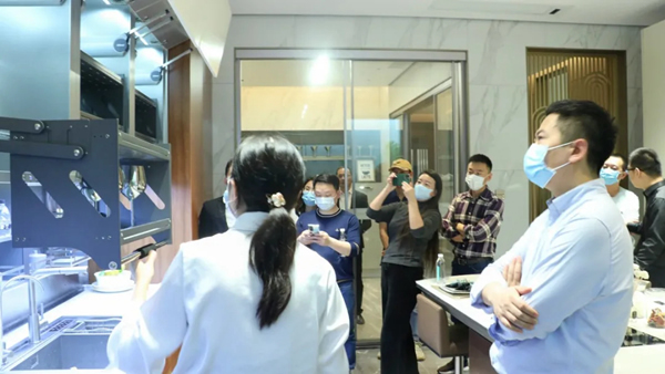 中國(guó)郵電器材集團(tuán)到BSPH智能家居考察 中國(guó)郵電器材集團(tuán)到BSPH智能家居考察