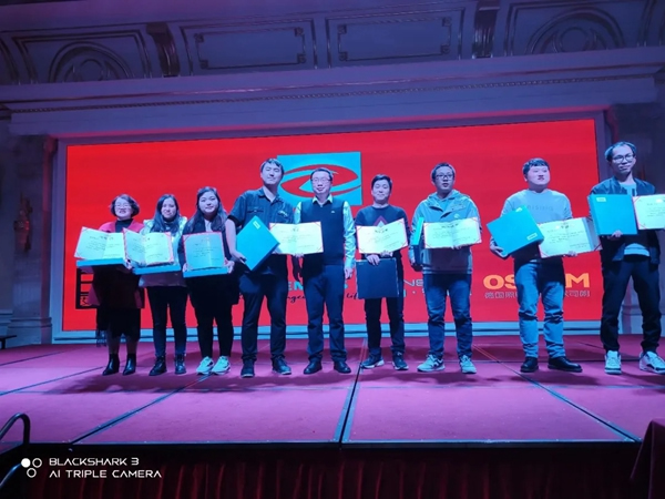 琨山代理商年會(huì)——云南喆利吉電氣設(shè)備有限公司暨合作伙伴答謝會(huì)年順利召開 琨山代理商年會(huì)——云南喆利吉電氣設(shè)備有限公司暨合作伙伴答謝會(huì)年順利召開