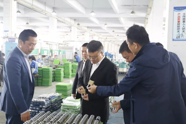溫州甌海區領導一行人蒞臨琨山智能鎖生產工廠參觀指導 溫州甌海區領導一行人蒞臨琨山智能鎖生產工廠參觀指導