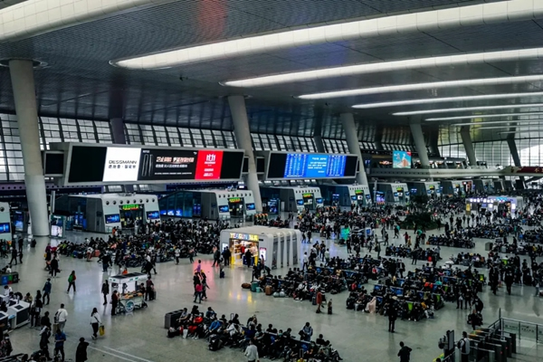 德施曼麒麟R8“刷臉”亮相各大機場高鐵站,二代3D人臉智能鎖迅速引爆中高端市場 德施曼麒麟R8“刷臉”亮相各大機場高鐵站,二代3D人臉智能鎖迅速引爆中高端市場