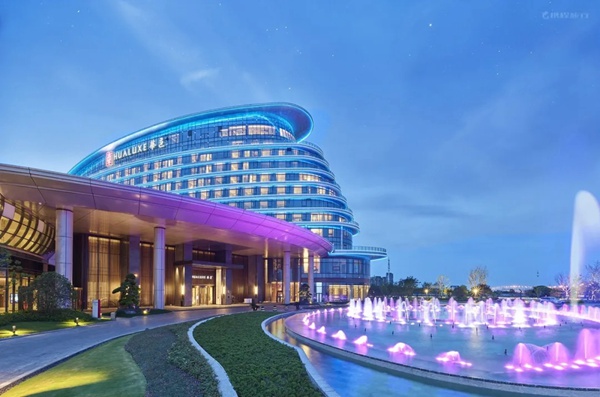 多瑪凱拔:長江邊的超五星“巨輪”正在浪漫啟航 多瑪凱拔:長江邊的超五星“巨輪”正在浪漫啟航