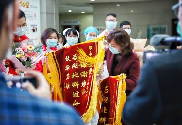 News | 楊格，歡迎最美逆行者歸來！