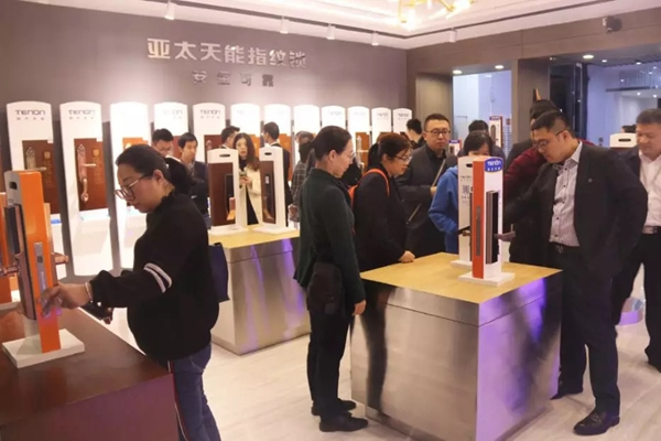 亞太天能智能鎖迎來富力地產領導蒞臨工廠考察指導 亞太天能智能鎖迎來富力地產領導蒞臨工廠考察指導