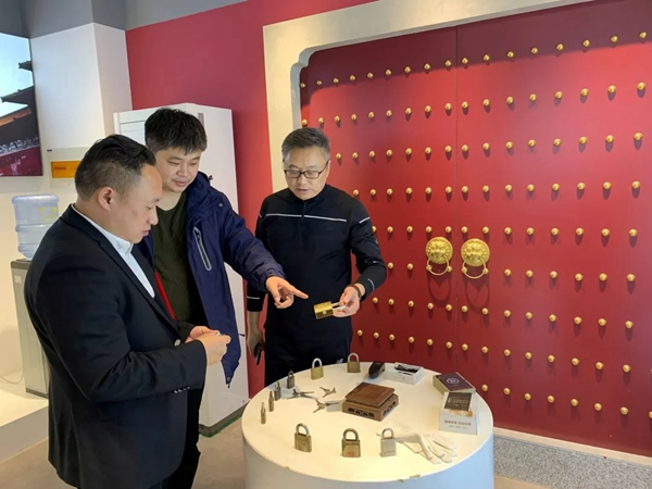 箭牌智能科技迎接江蘇省鎖業(yè)協(xié)會參觀交流 箭牌智能科技迎接江蘇省鎖業(yè)協(xié)會參觀交流