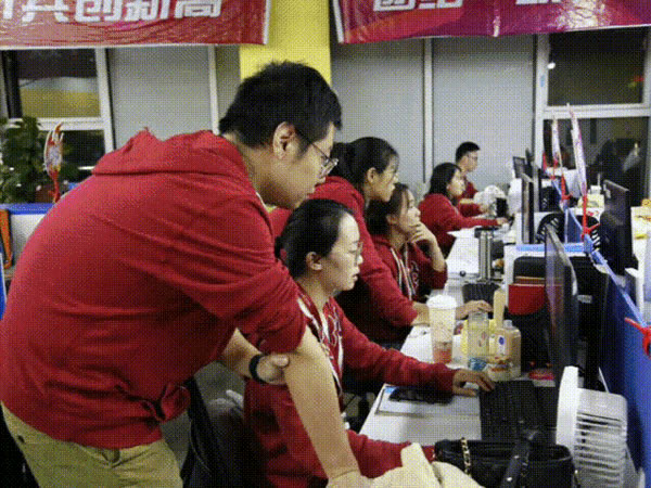 正泰居家:雙十一 為奮斗者獻(xiàn)上敬意 正泰居家:雙十一 為奮斗者獻(xiàn)上敬意