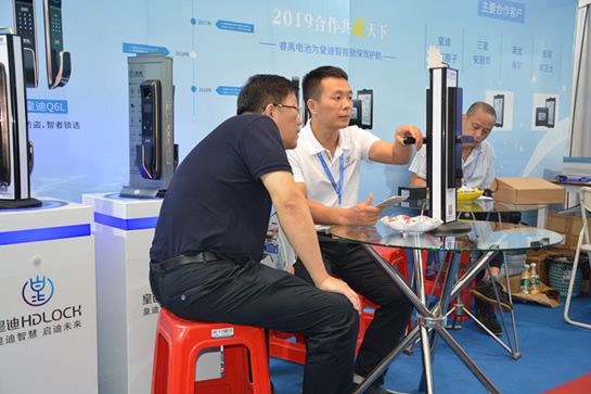 合作就選實力派,皇迪智能鎖深圳鎖博會簽約十多家經銷商 合作就選實力派,皇迪智能鎖深圳鎖博會簽約十多家經銷商