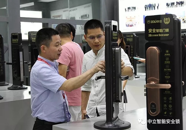 中立智能鎖五重安全防護(hù)智能鎖驚艷亮相中國(guó)建博會(huì)（廣州）