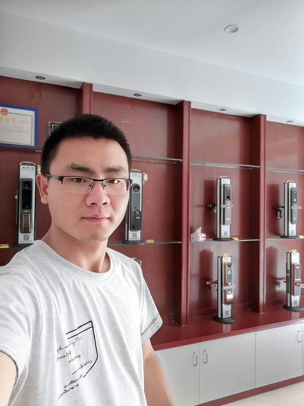 緊跟潮流，奮發(fā)有為：恭喜巢先生簽約皇迪九江經(jīng)銷商