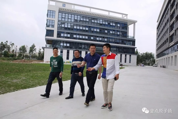 金點(diǎn)原子智能鎖迎接南寧市鎖業(yè)協(xié)會(huì)會(huì)長(zhǎng)一行蒞臨交流