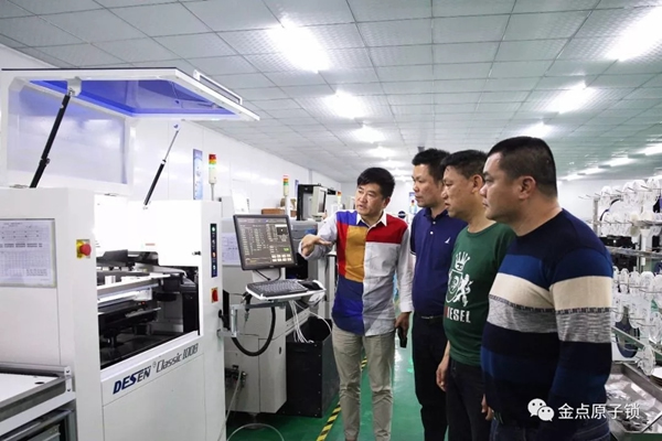 金點(diǎn)原子智能鎖迎接南寧市鎖業(yè)協(xié)會(huì)會(huì)長(zhǎng)一行蒞臨交流