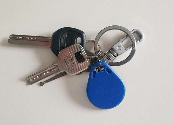 網上說小偷一分鐘打開指紋鎖,我還要不要買? 網上說小偷一分鐘打開指紋鎖,我還要不要買?