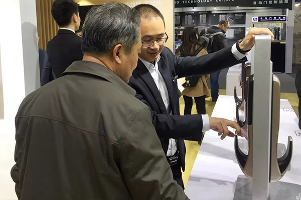 因特智能鎖攜19年新品亮相2019AWE展