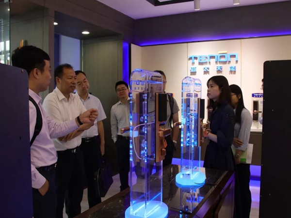 亞太天能智能鎖迎接廣州市工信局局長一行蒞臨調研指導 亞太天能智能鎖迎接廣州市工信局局長一行蒞臨調研指導