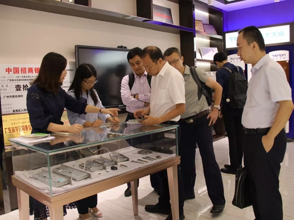 亞太天能智能鎖迎接廣州市工信局局長一行蒞臨調研指導 亞太天能智能鎖迎接廣州市工信局局長一行蒞臨調研指導