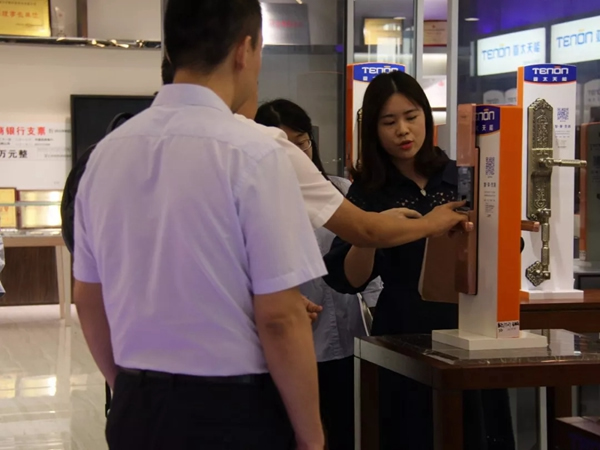 亞太天能智能鎖迎接廣州市工信局局長一行蒞臨調研指導 亞太天能智能鎖迎接廣州市工信局局長一行蒞臨調研指導