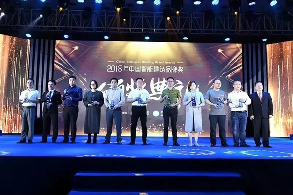 紫光物聯(lián)智能家居斬獲2018“十大智能家居品牌”第三名! 紫光物聯(lián)智能家居斬獲2018“十大智能家居品牌”第三名!