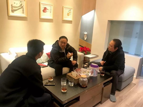 紫光物聯智能家居CEO葉龍到訪業主家庭調研產品效果