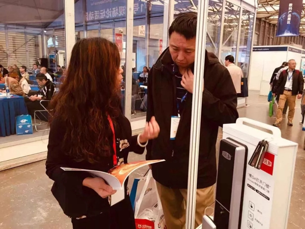 多靈智能指紋鎖亮相電子展,開啟智能鎖安全新體驗 多靈智能指紋鎖亮相電子展,開啟智能鎖安全新體驗