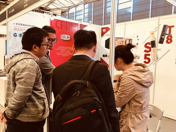 多靈智能指紋鎖亮相電子展,開啟智能鎖安全新體驗 多靈智能指紋鎖亮相電子展,開啟智能鎖安全新體驗