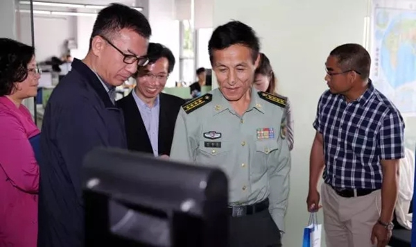 移康智能鎖:閔行區武裝部部長一行蒞臨我司調研考察 移康智能鎖:閔行區武裝部部長一行蒞臨我司調研考察