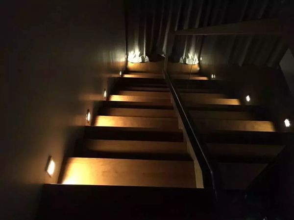 南京物聯智能家居全屋智能系統下的復式別墅